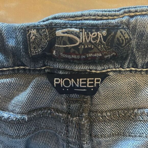 Silver Jeans Co Flare Leg Embellished Pockets Denim Jeans - Picture 7 of 10